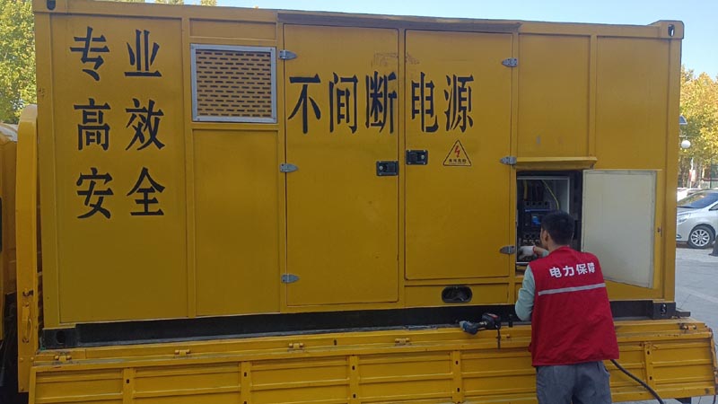 叶城柴油发电机组和UPS电源配合使用时，如何避免切换过程中的电力中断？